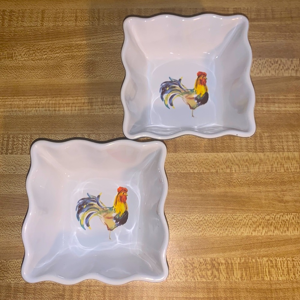 Set of small casserole dishes